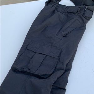 Snow pants with suspenders
